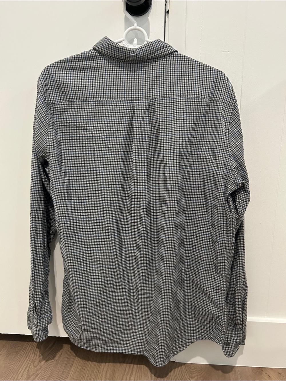 Uniqlo button down top - Picture 5 of 5